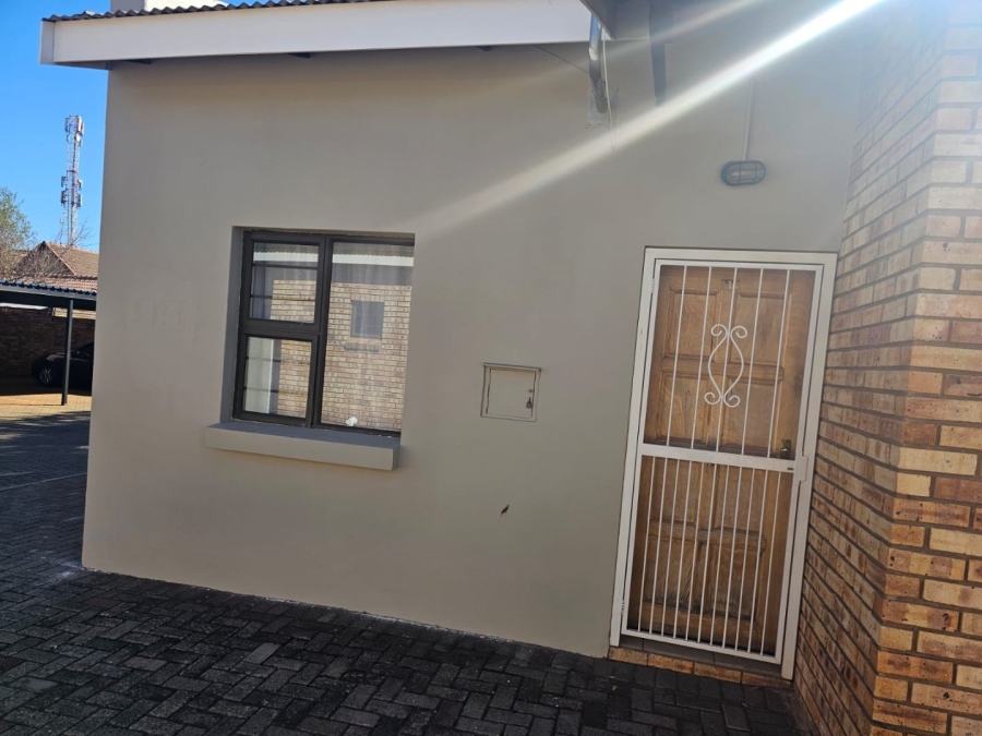 1 Bedroom Property for Sale in Rhodesdene Northern Cape